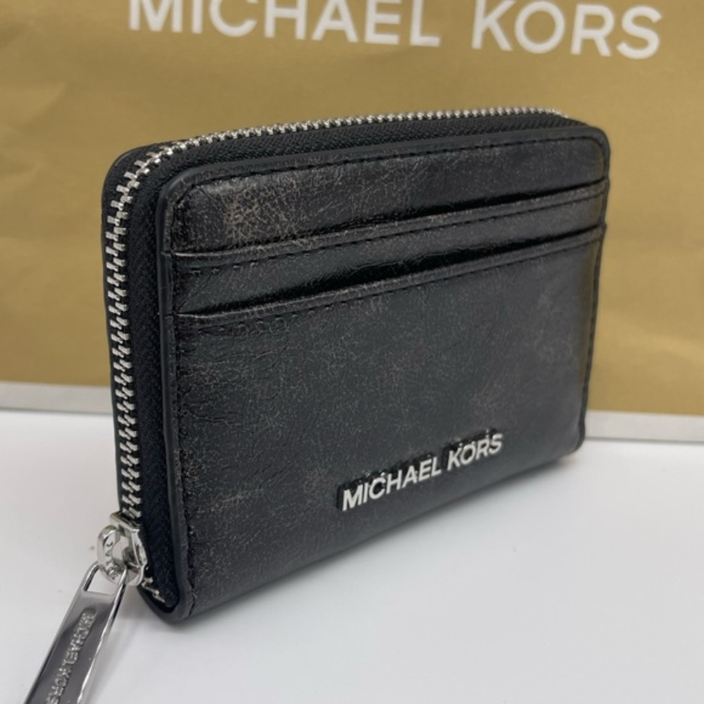 MICHAEL KORS Jet Set Medium Distressed Zip Around Card Case
Black
NWT